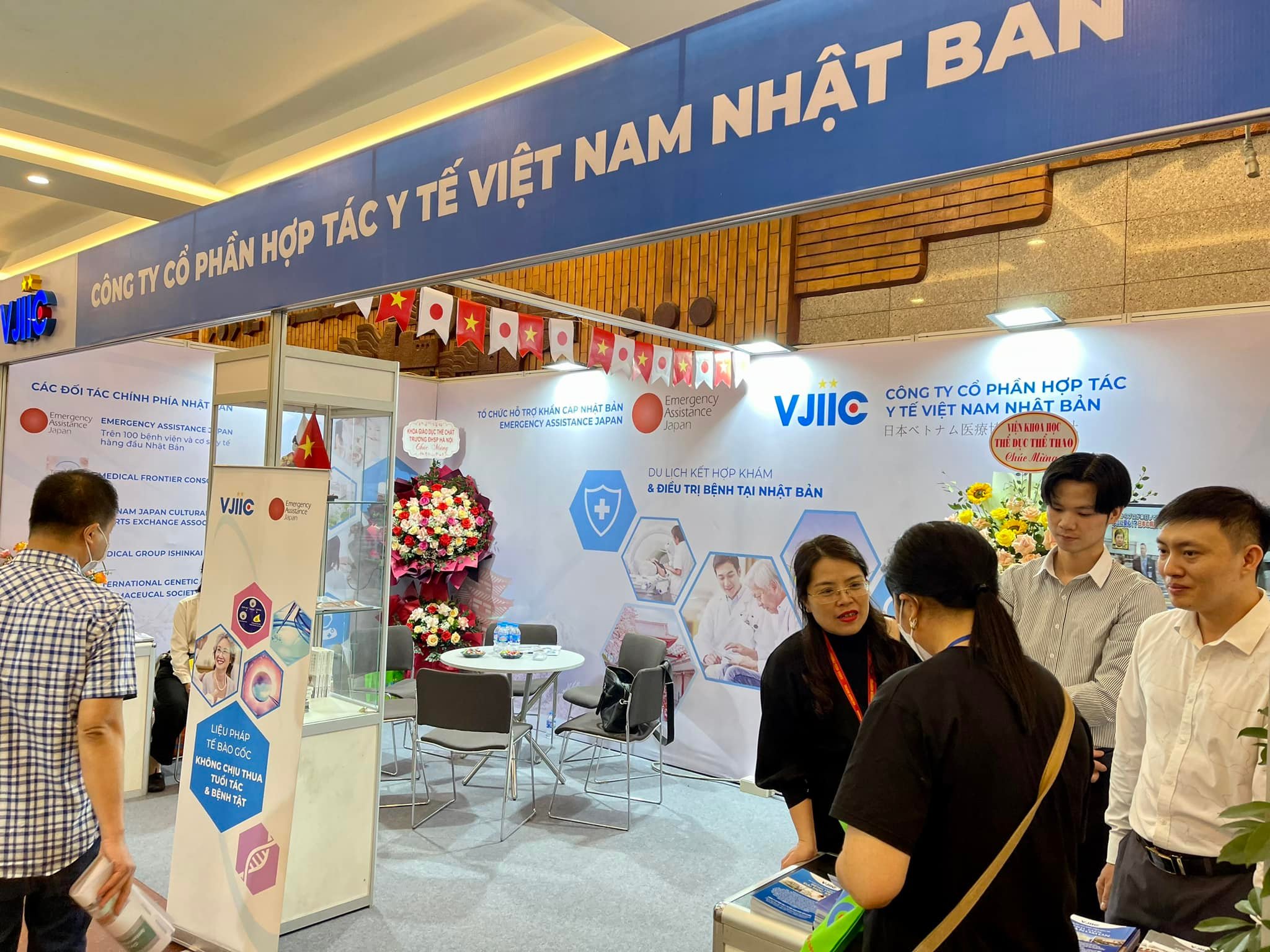 truyen-hinh-nhan-dan-dua-tin-ve-trien-lam-quoc-te-chuyen-nganh-y-duoc-viet-nam-lan-thu-30